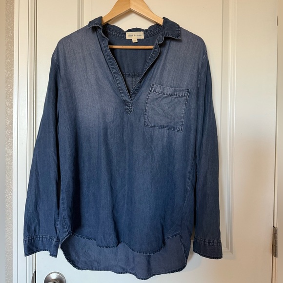 cloth & stone Tops - Anthropologie Cloth & Stone‎ Chambray Denim High Low Collared Top Women’s size L